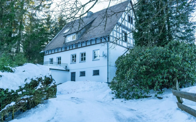 Quaint Holiday Home near Ski Area in Neuastenberg