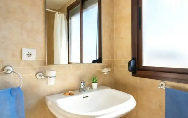 Apartment - 3 Bedrooms with Pool and WiFi - 107694
