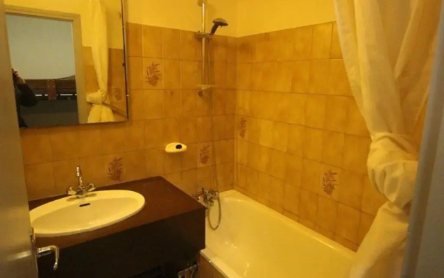 Appartement Bagnères-de-Luchon, 1 pièce, 4 personnes - FR-1-313-183