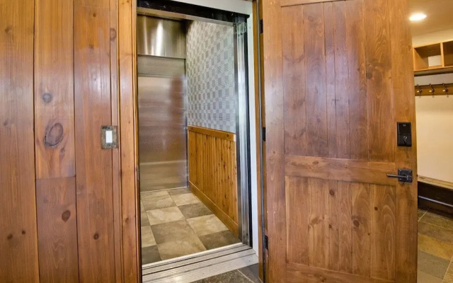 Luxury Penthouse at Bear Paw Lodge