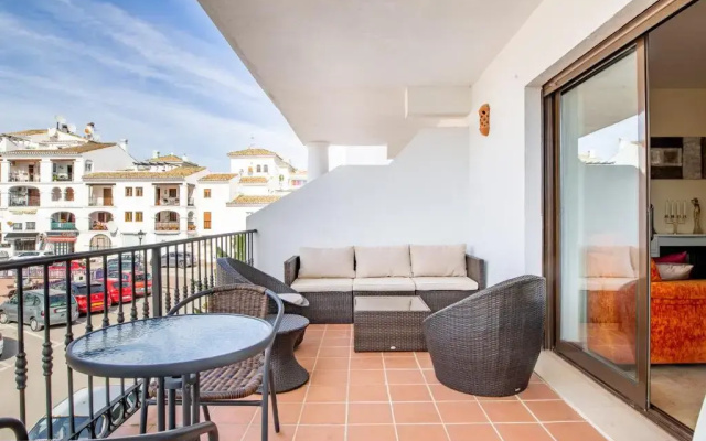 2261-Superb apt on the beach, on Duquesa harbour