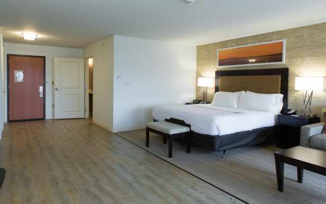 Holiday Inn Bloomington-Airport by IHG