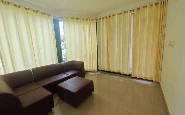Holidayz by Stayz Royale Munnar - Misty & Sunrise Experience