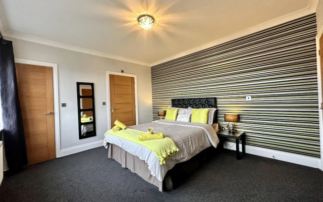 Le Morne- 5 Bed Luxury Coastal Retreat