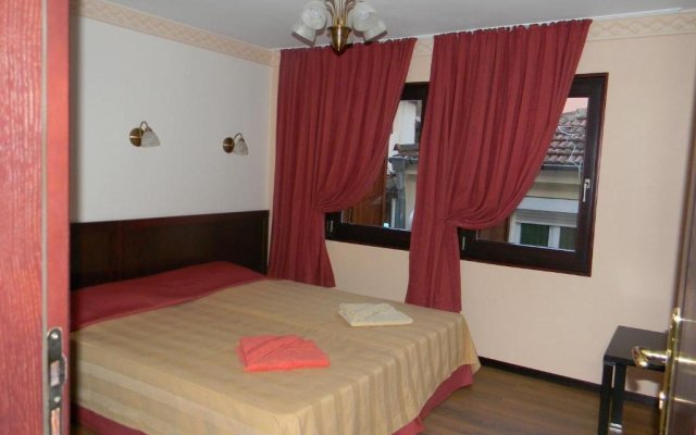 Отель Дом Диона Болгария, Созополь - отзывы, цены и фото номеров - забронировать отель Дом Диона онлайн комната для гостей