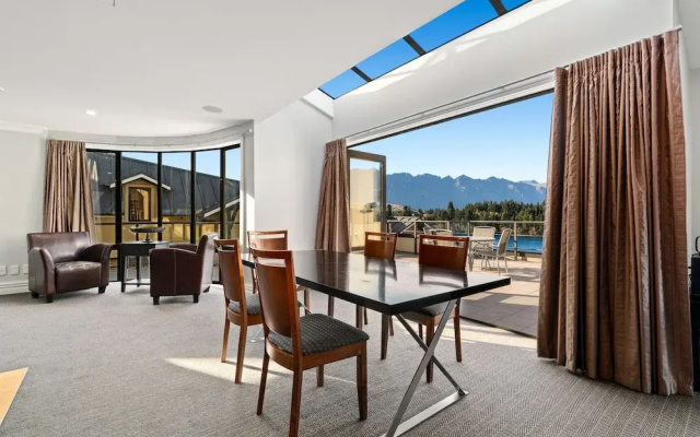 3-Bedroom Penthouse Apartment - The Beacon 1002