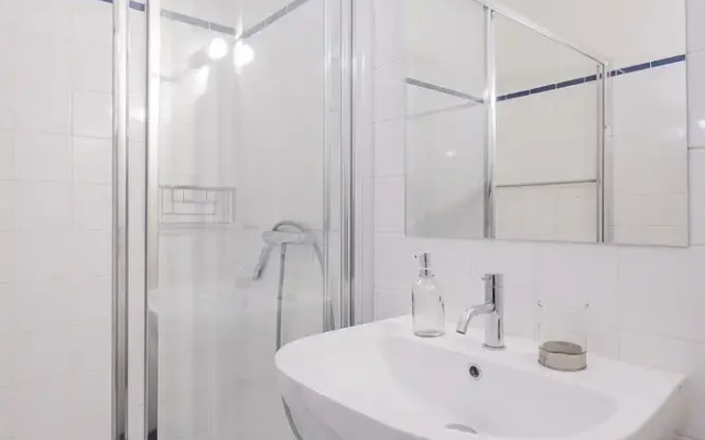 BOUTIQUE Rentals Flores Plaza