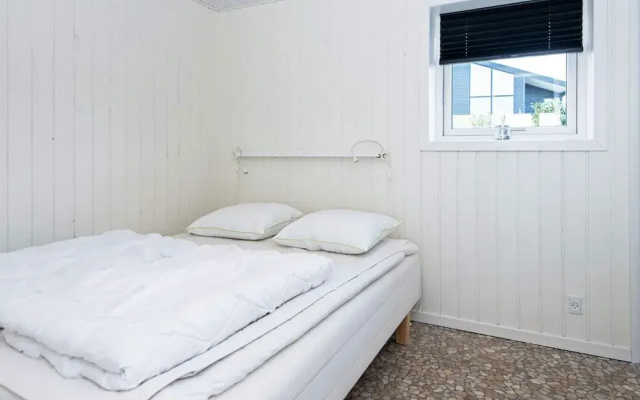 10 Person Holiday Home in Ronde