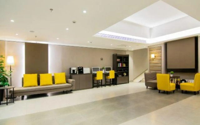 Ease Hotel (Shenyang University of Aeronautics and Astronautics Metro Station)