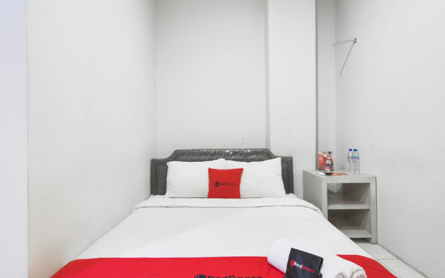 RedDoorz near Suroboyo Carnival Park