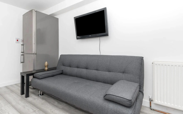 Simplistic Apartment in Croydon near Wandle Park