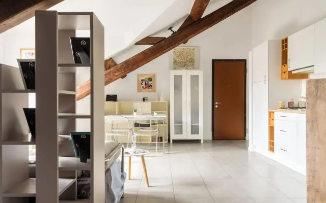 JOIVY Classic Top-Floor Studio By Park
