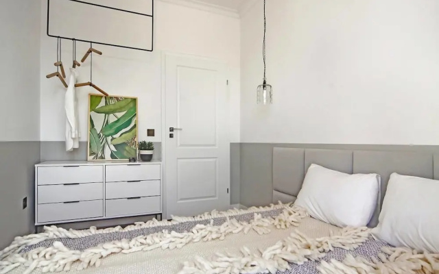 FM Luxury 1-BDR Apartment with Balcony - Cosy Home