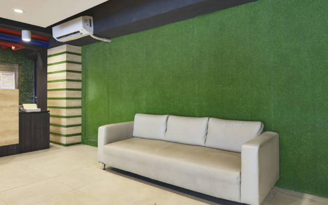RedDoorz Apartment near Grand City Mall