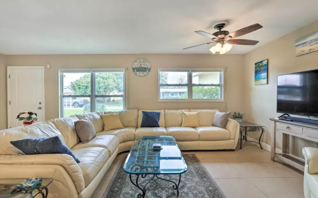 Bradenton Home w/ Beautiful Yard: 4 Mi to Downtown