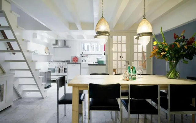 The Canal View Apartment
