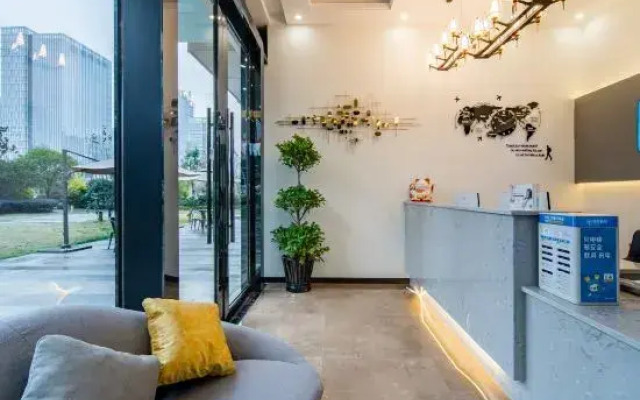 Berry Hotel Zunyi (Linda Sunshine City)