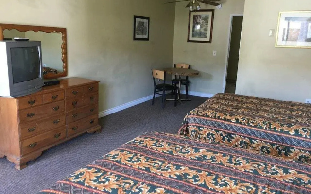 Vista Pines Motel