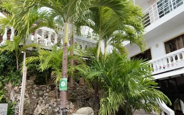 The Rock House Hostel - Adults Only