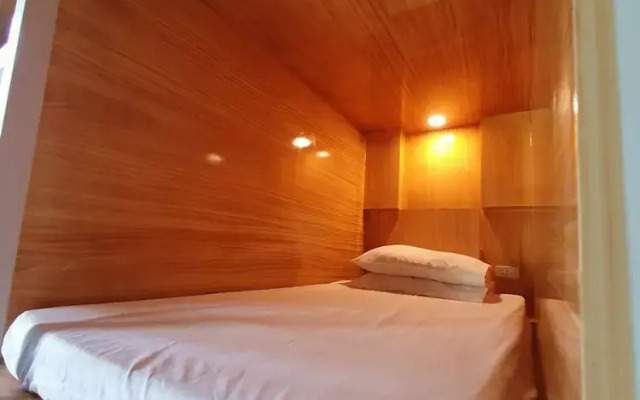 Fomo hostel palawan