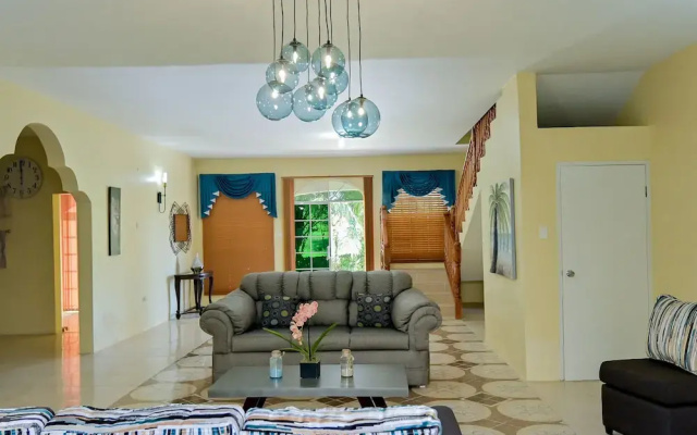 Champagne Villa