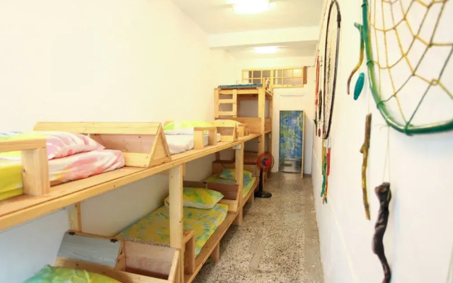 Wave Elephant Backpacker Hostel