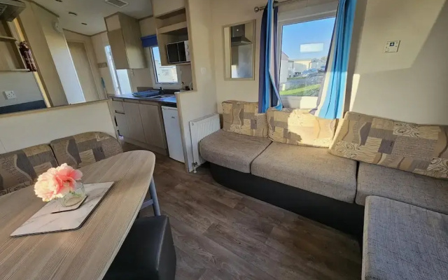 2 Bed Caravan Leanne Centeal Heated