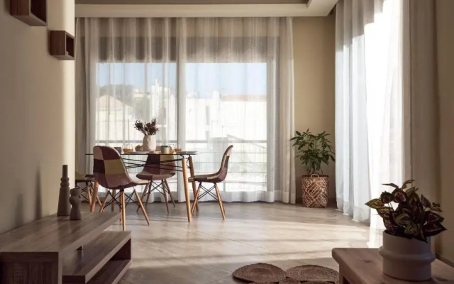 Laura Suites