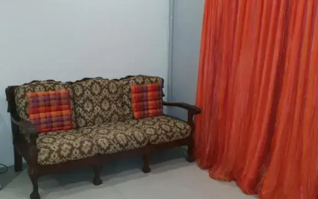 Lyronne Guest house, Shuttle and Tours