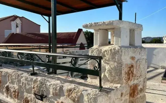 Tholos Studio, Sternes