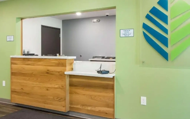 Woodspring Suites Lake Jackson