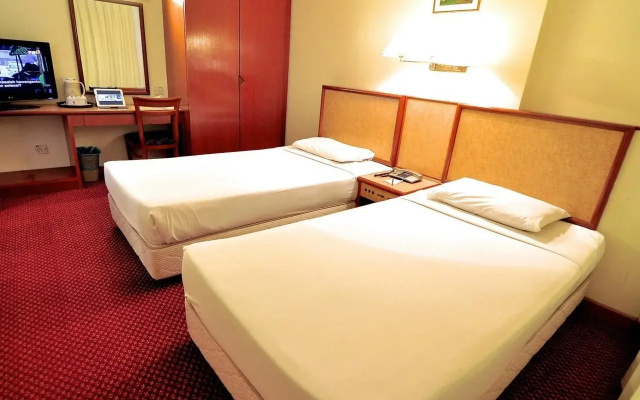 ZEN Rooms First Business Inn