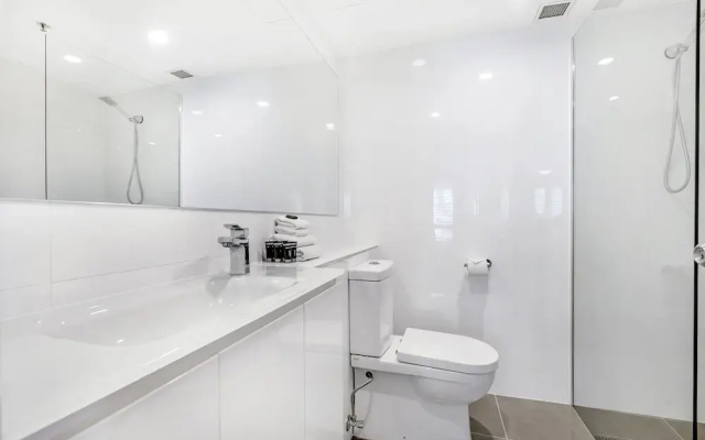 Victoria Square 2 Bed Ocean View Broadbeach