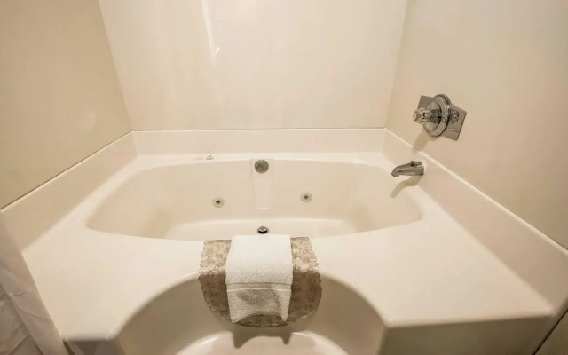 Quality Inn & Suites Mt Chalet