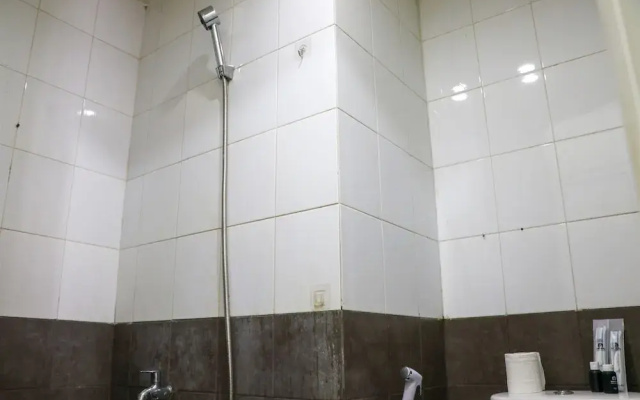 Well Design 2Br Apartment At Green Pramuka City