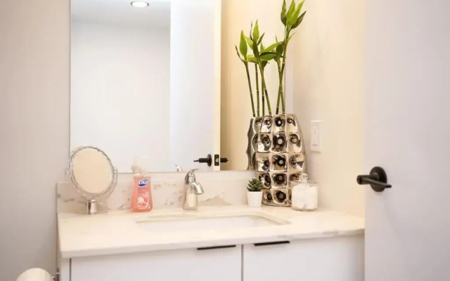 Ocean Bay New Luxury Condo Sleeps 5 Parking, Coffee, AC
