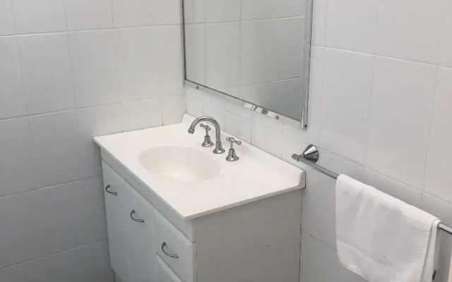 Bateau Bay Hotel