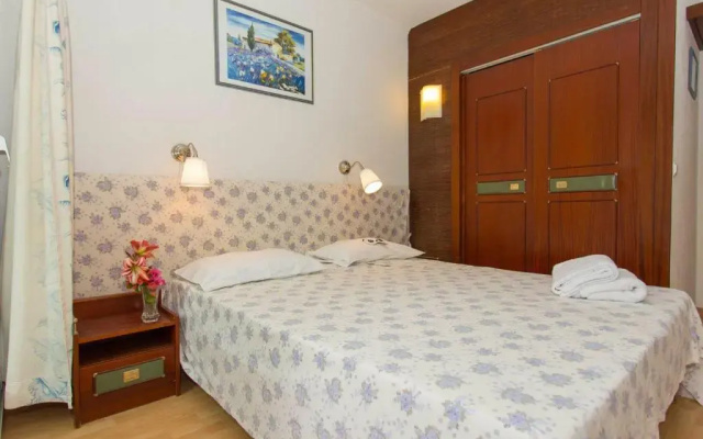 Appartement Menton, 2 pièces, 4 personnes - FR-1-196-231