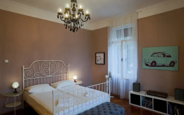 Villa in city center