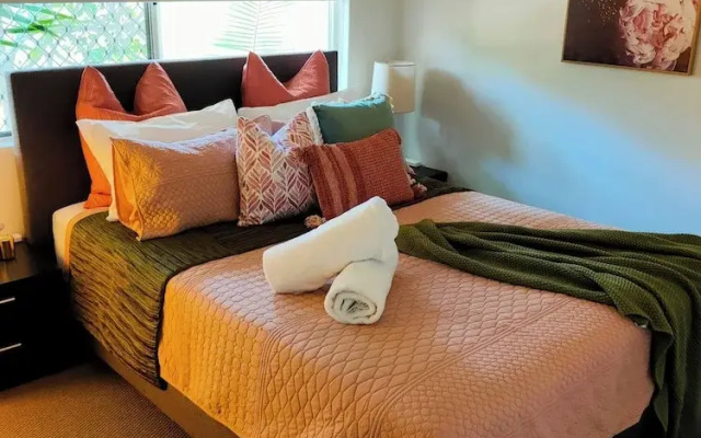 2 Bedroom Condo "w" Pool Entrance off Your Balcony