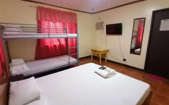 OYO 879 Lauriens Budget Hotel 2