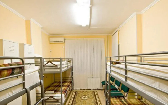 100 Friends Hostel