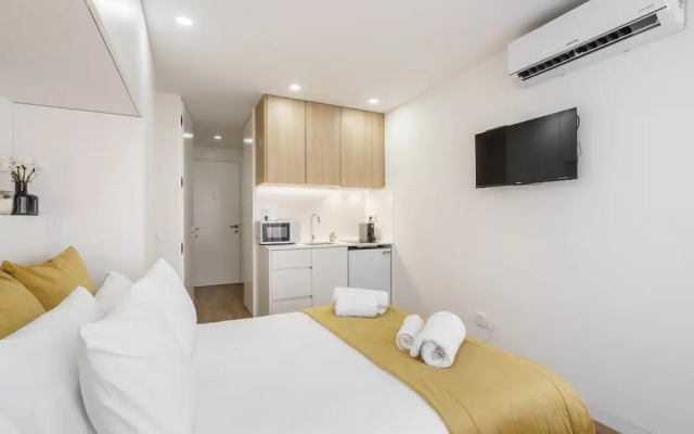 Santa Barbara Flat by Minhos Guest