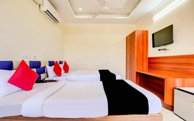 OYO 14174 Good Luck Residency Hotel