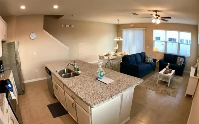 Four Bedrooms Townhome 5126