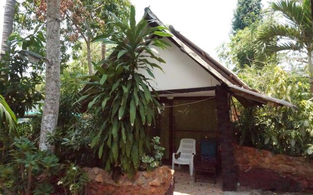 Отель Pine Bungalow вид на фасад