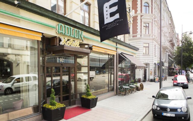 Elite Hotel Adlon вид на фасад