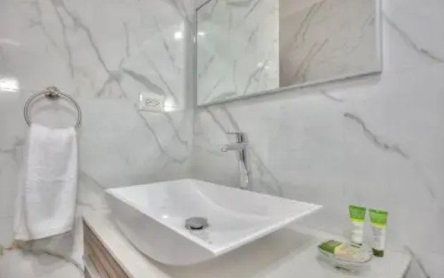 Beachfront 2 Bdr Apt D302