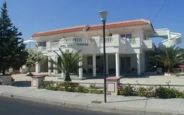 Colonial Apartment 4