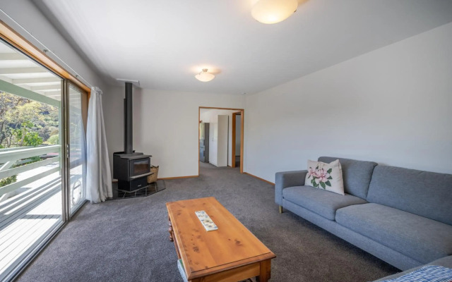 Libeau Lane Views - Akaroa Holiday Home